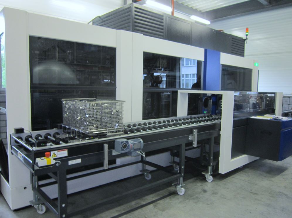 Cleaning of fastener components Cleaning of fastener components